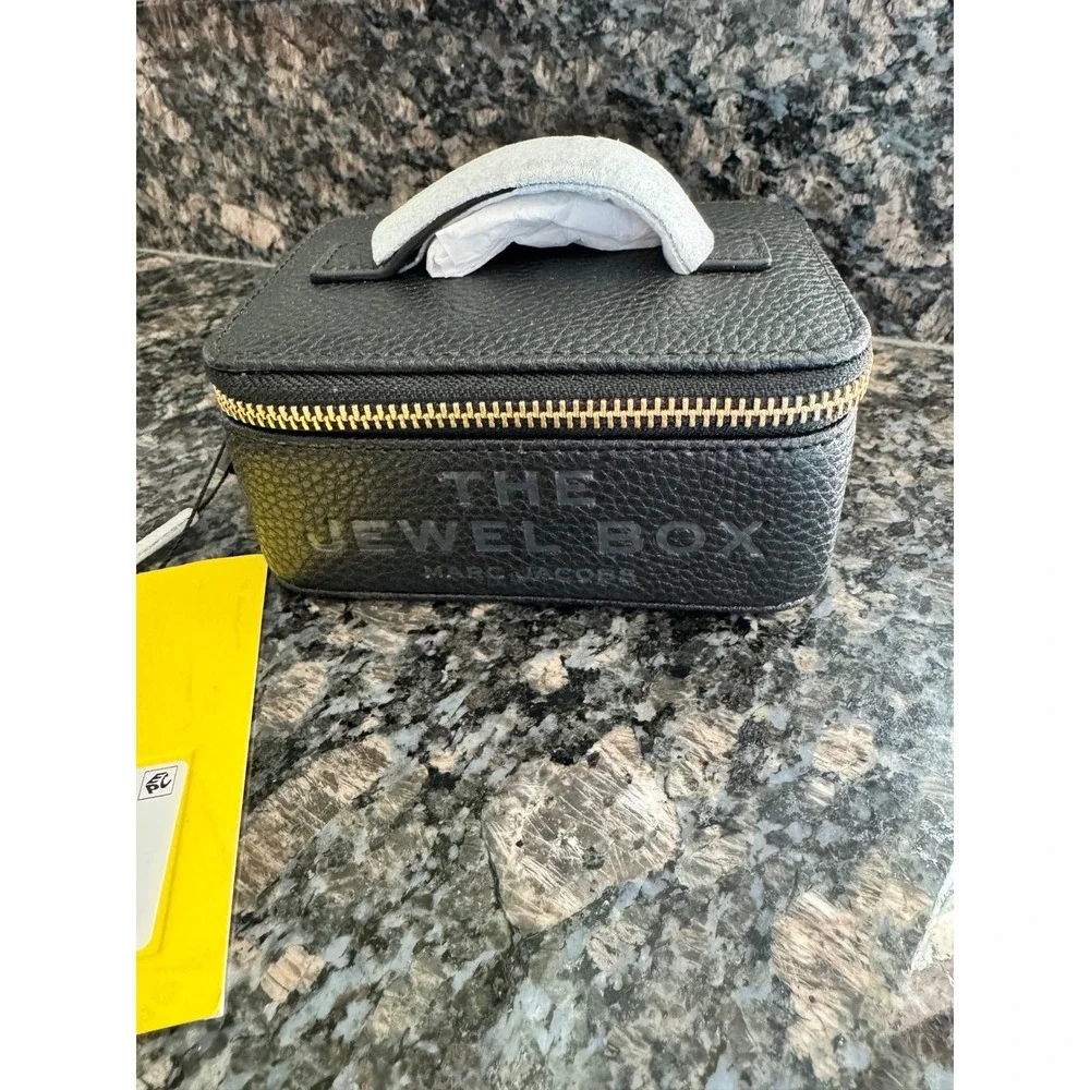 Marc Jacobs The Jewel Box Black Pebbled Leather Jewelry Case 2R5SCP021S01-001